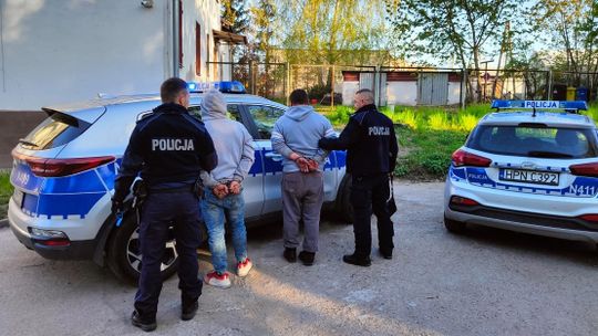 Chcieli, żeby kupił im alkohol. Zatrzymała ich policja