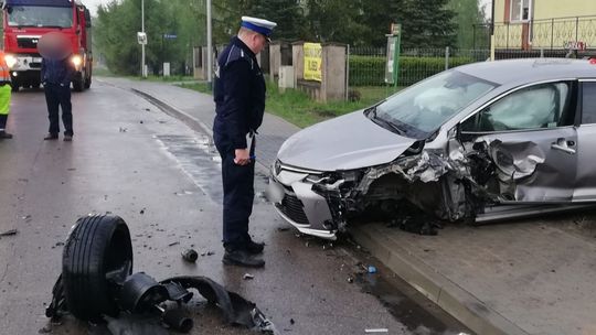 Czołowe zderzenie w Kłodawie. Jedna osoba w szpitalu