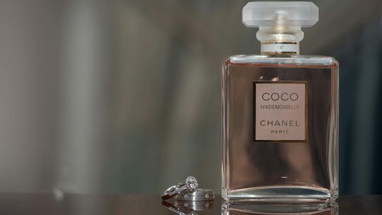 Dlaczego lane perfumy zyskują na popularności?