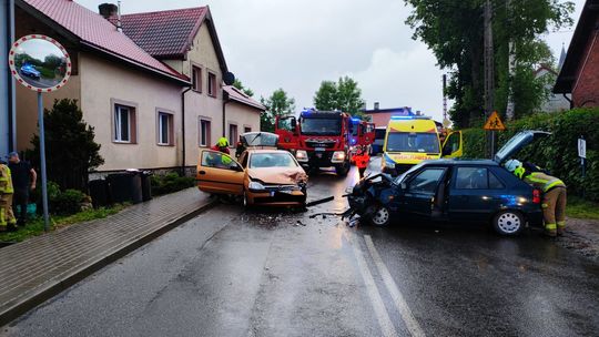 Groźny wypadek w Sobowidzu! Dwie osoby poszkodowane