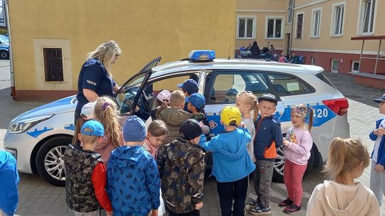 Przedszkolaki z wizytą u policjantów