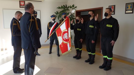 Ślubowanie nowo przyjętych do służby funkcjonariuszy