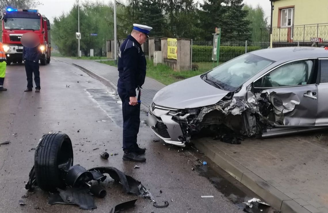 Czołowe zderzenie w Kłodawie. Jedna osoba w szpitalu