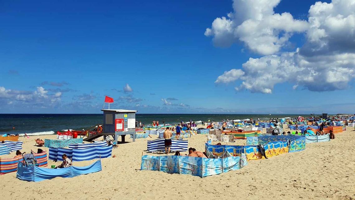 Polskie plaże nad morzem czeka oblężenie. Brakuje jednak pieniędzy na ratowników