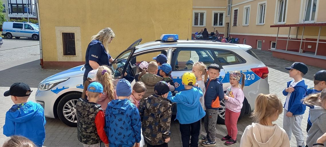 Przedszkolaki z wizytą u policjantów