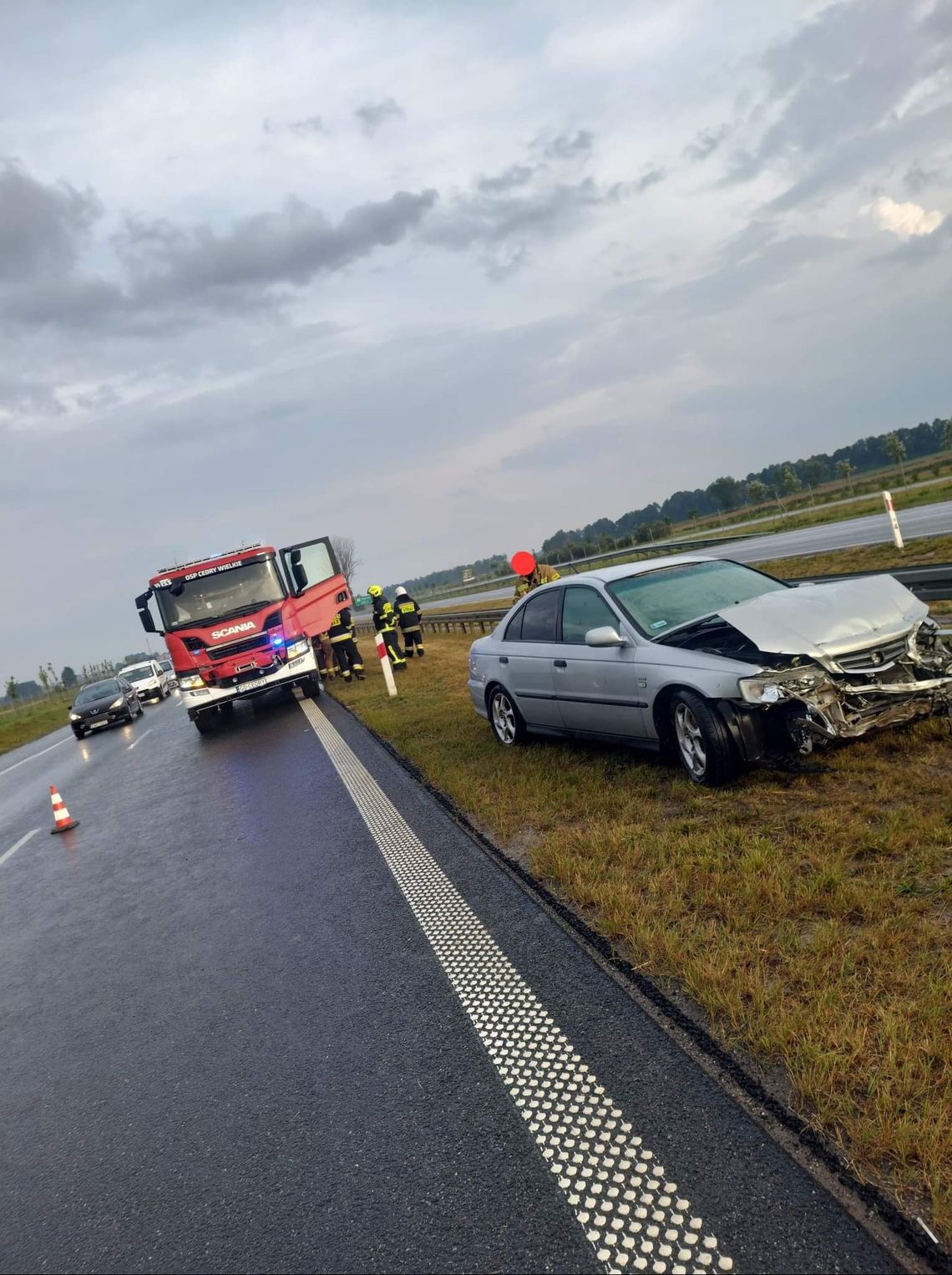 Przez deszcz stracił panowanie nad autem